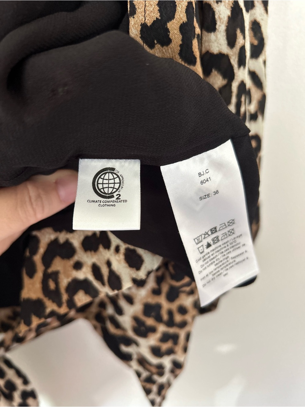 GANNI Blakely Leopard Silk-blend Cropped Top Size 36 - Picture 6 of 10